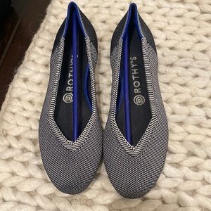 Like new - Rothy’s size 8 flats